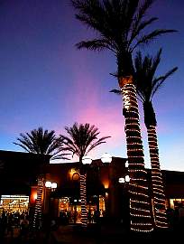 Palm Springs Outlet Mall naplementekor